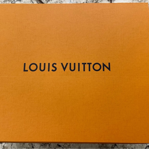 Authentic Louis Vuitton Lockme Day (M53647) - Picture 16 of 16